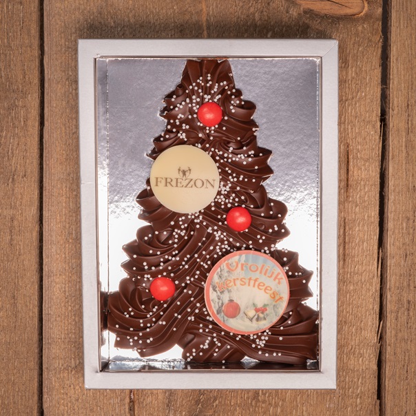 https://frezon.nl/media/catalog/product/c/h/chocolade-kerstboom-roomchocolade_met_logo-in_verpakking.jpg