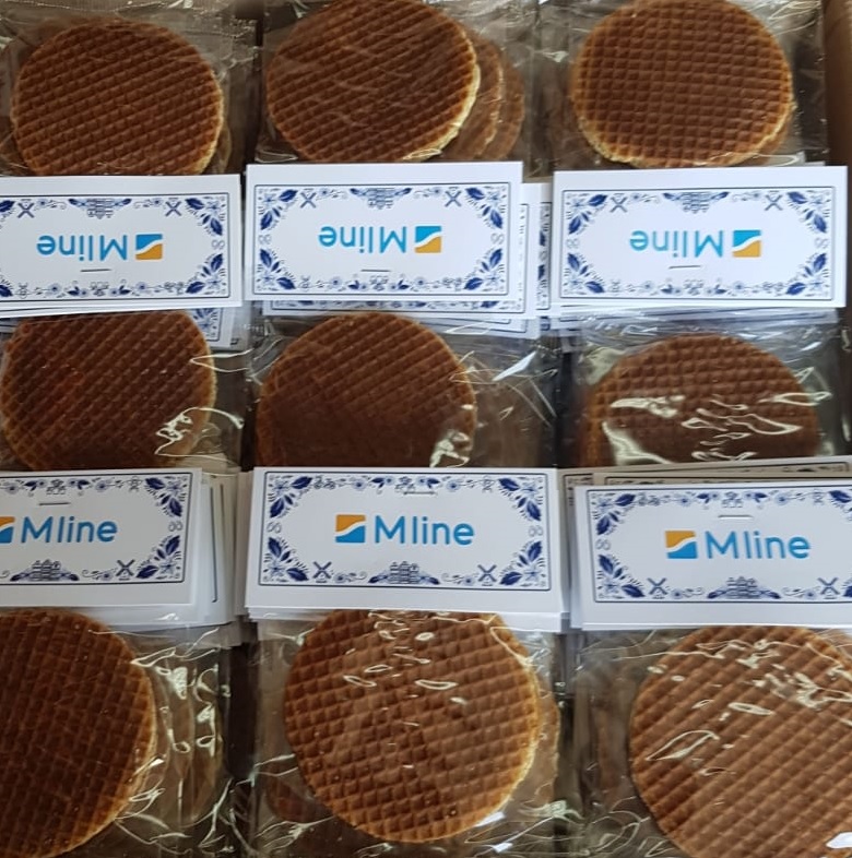 https://frezon.nl/media/catalog/product/s/t/stroopwafel-zakje-logo-bedrukking-full-colour-beursgeschenk-frezon-roomboter-kopkaartje.jpg